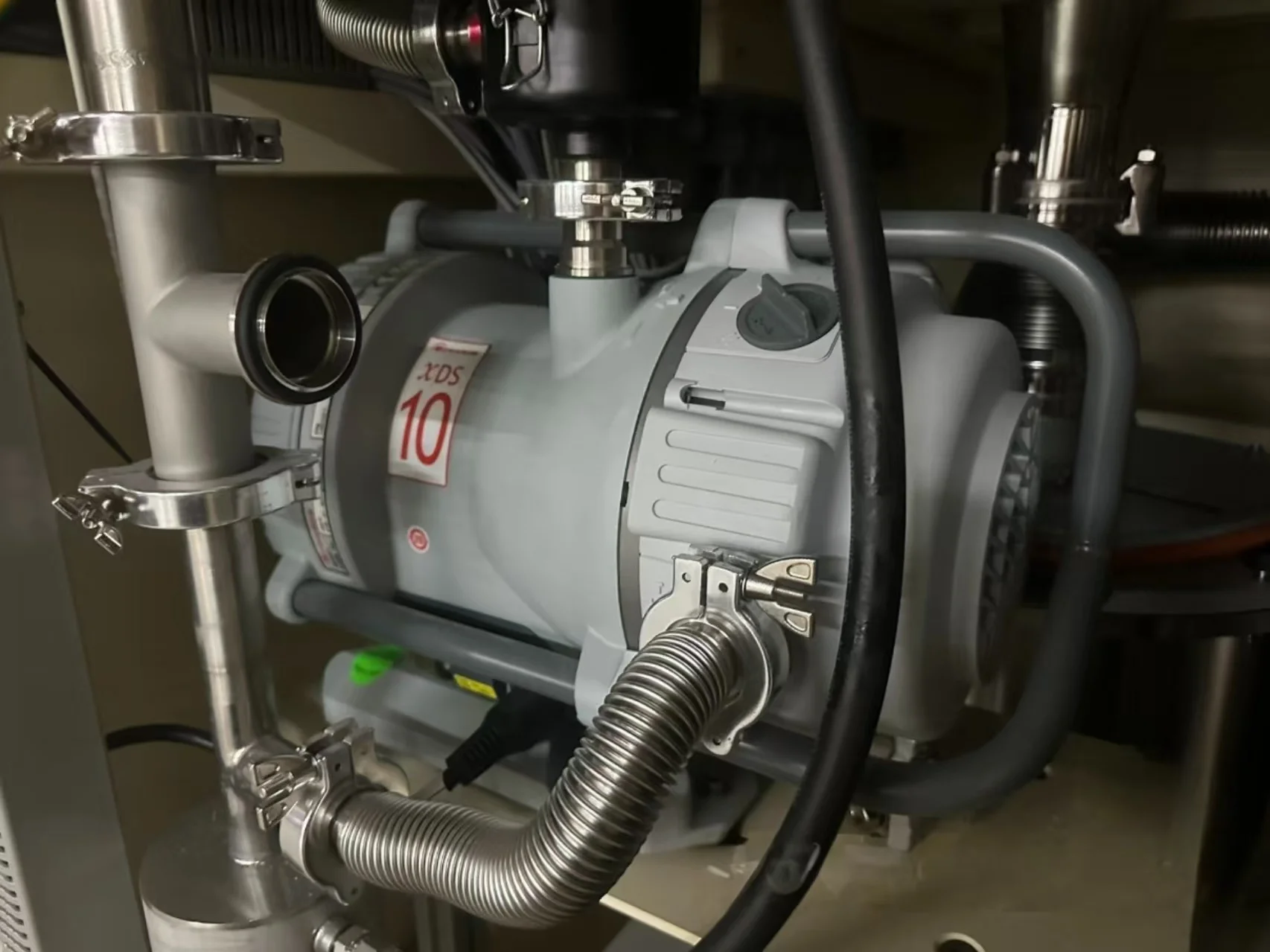 Edwards XDS10 Oil-Free Dry Scroll Vacuum Pump - Hover Technology