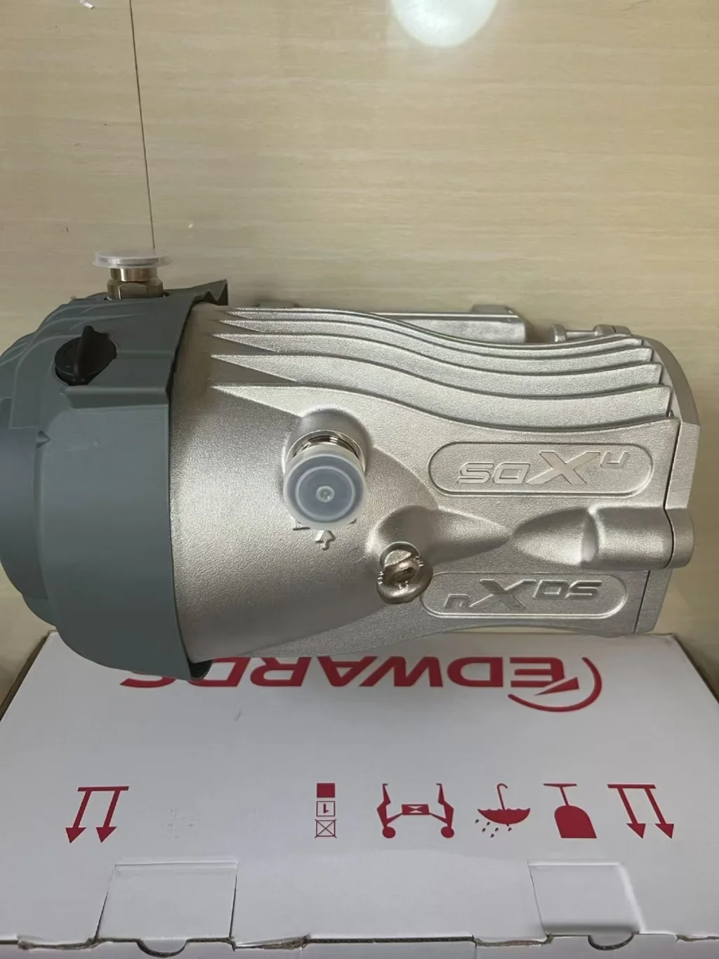 Edwards nXDS10i Oil Free Dry Scroll Pump 6.7 CFM - Hover Tech