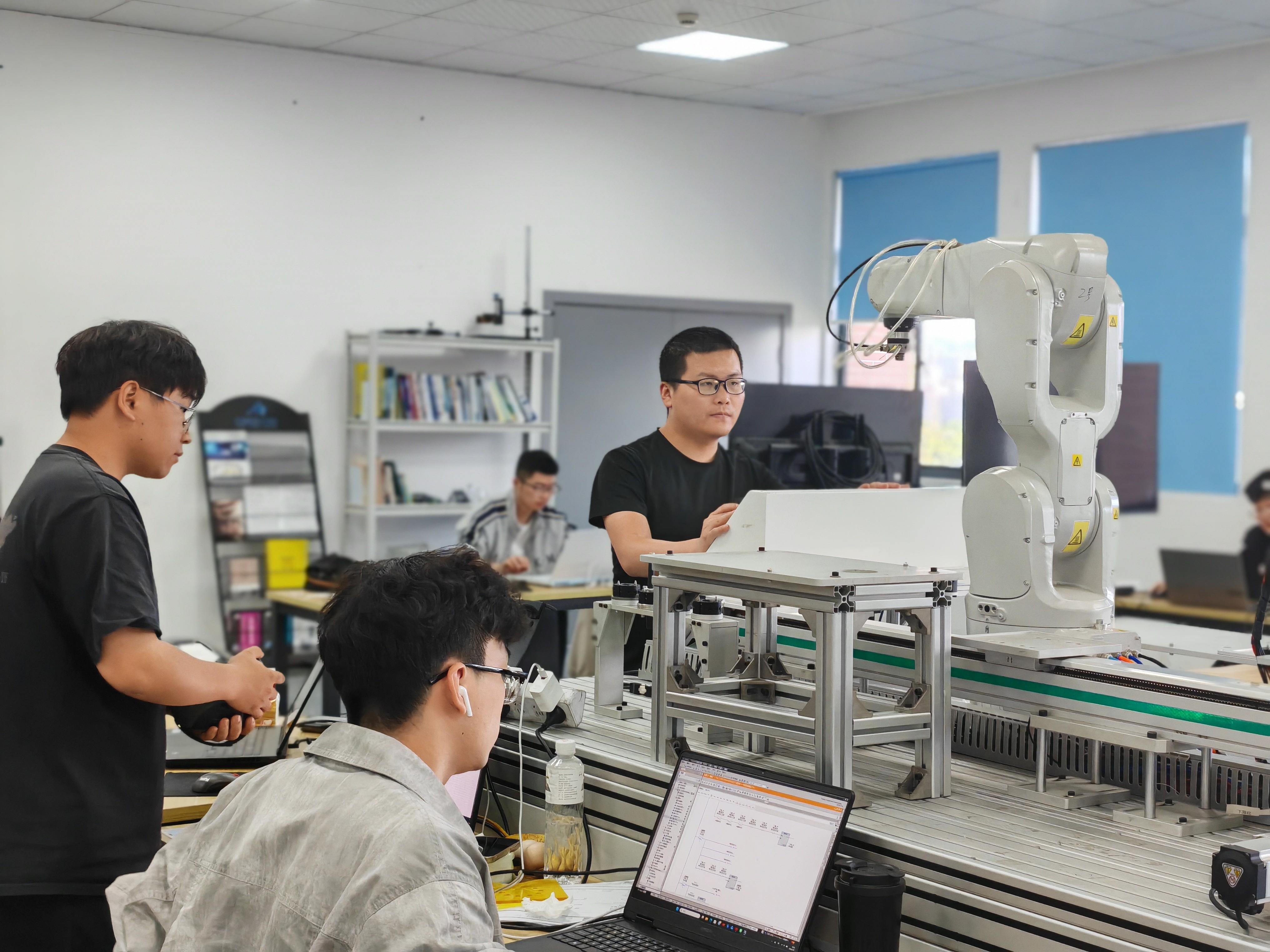 浙江电气工程师培训：涵林机器人培训学院实战型人才培养模式