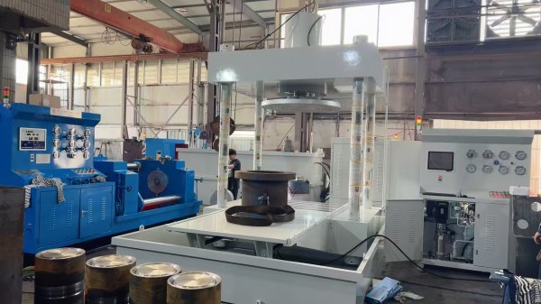 YFT-1200四柱立式配备PLC液压阀门试压机
