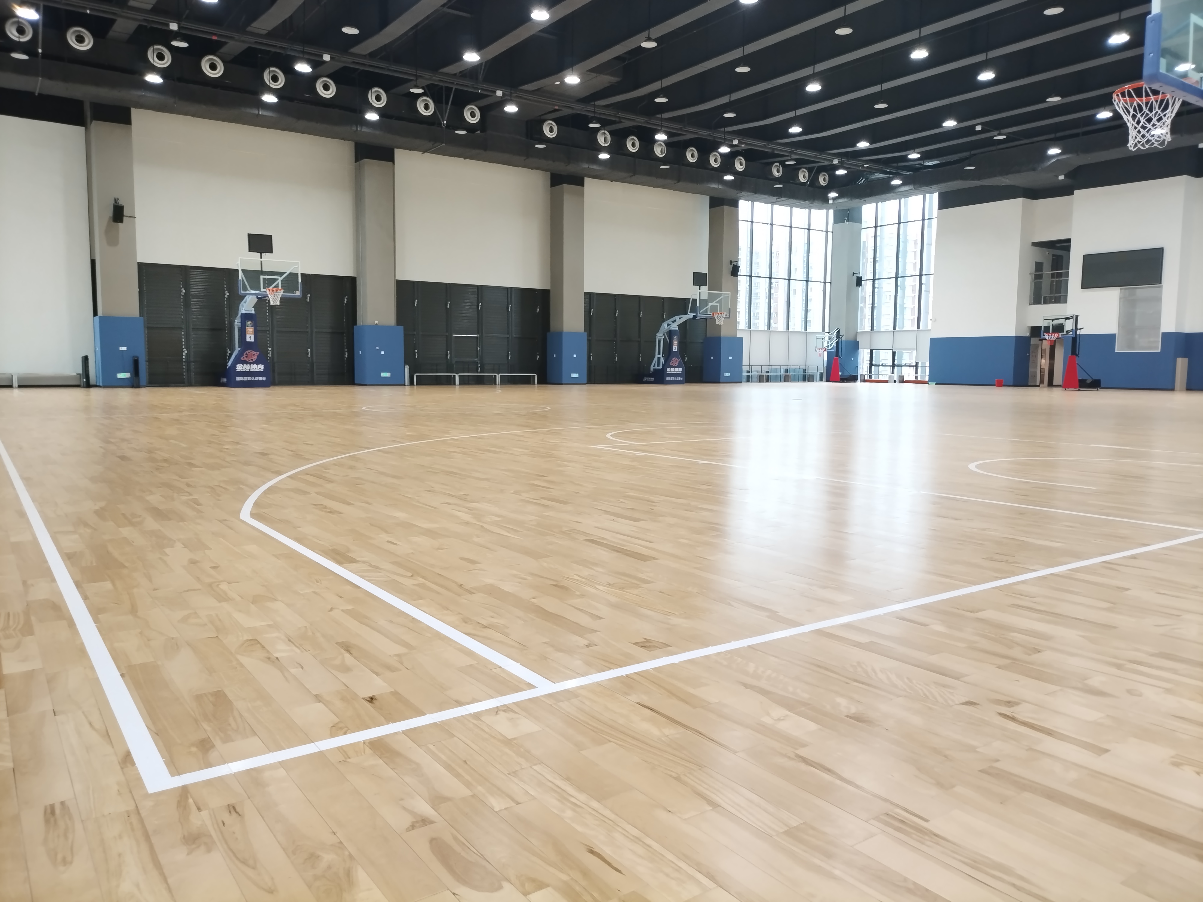 體育館木質地板適應性解析