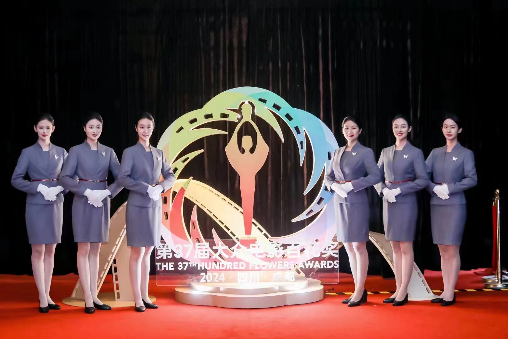 薪生帶公司與嘉誠新悅物業(yè)“攜手共舞”，禮儀服務(wù)員優(yōu)雅上崗