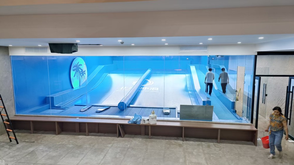 Customized artificial surfing machine