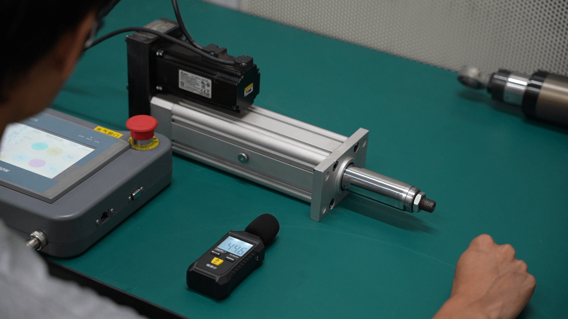 “幕后英雄”揭秘：电动缸如何悄然变革文旅游乐体验？