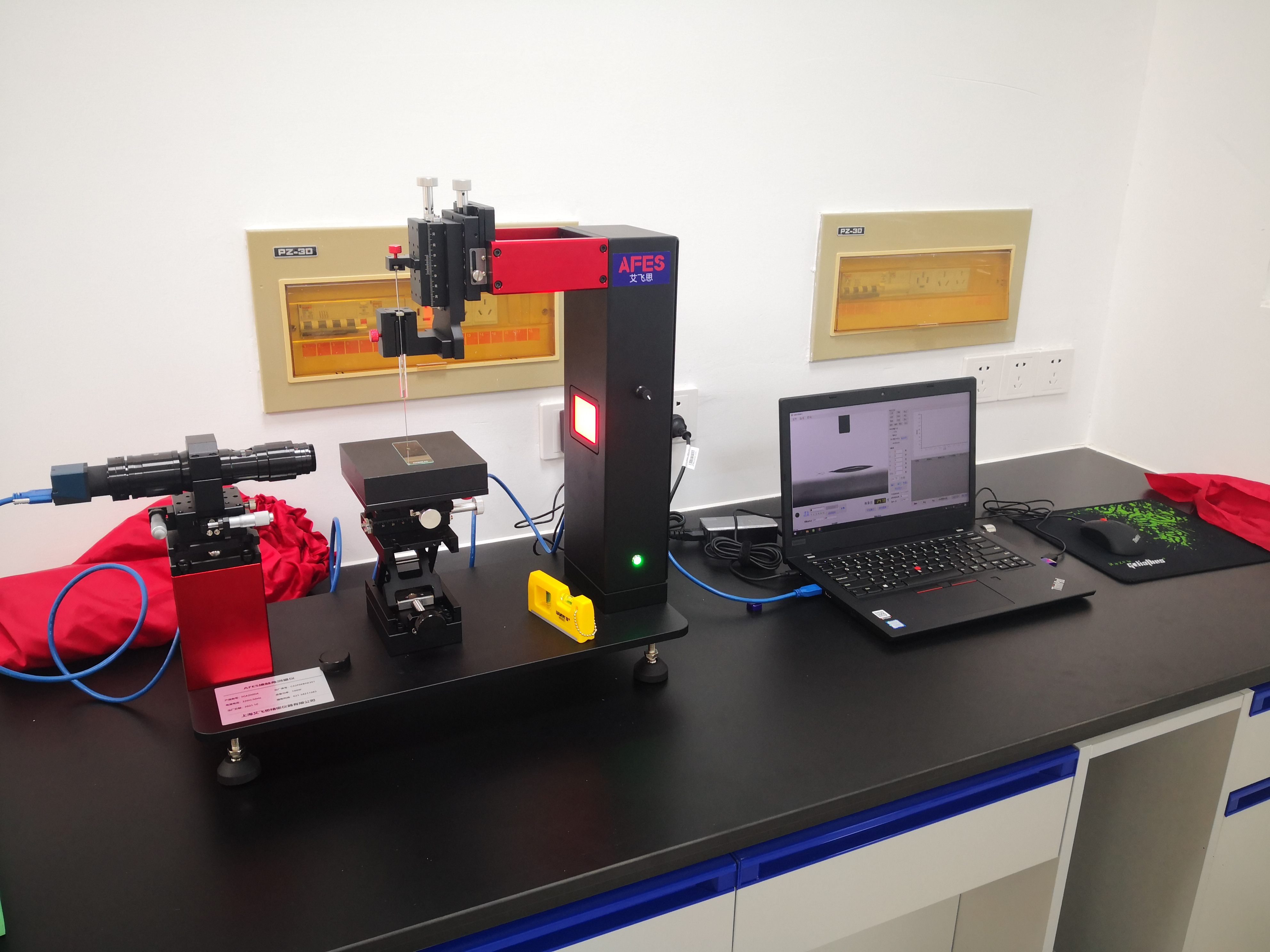 液滴的秘密：接觸角測量儀，揭示材料表面特性