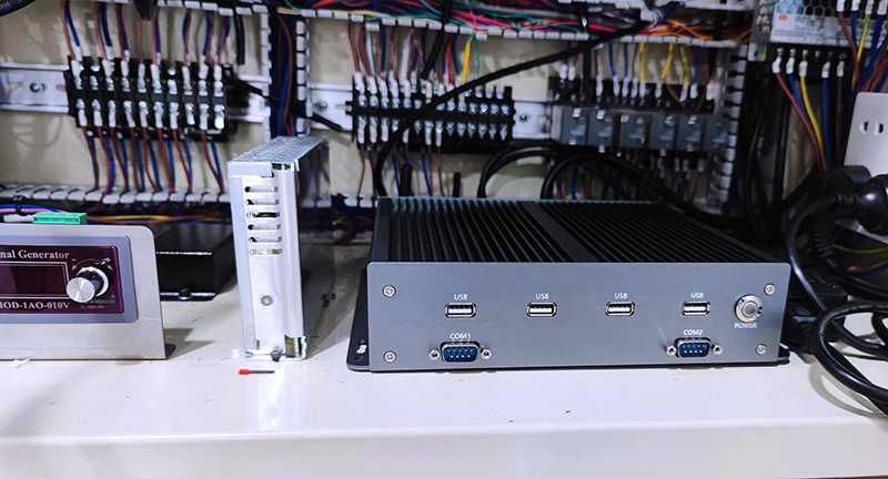 CNC設(shè)備上為什么采用工業(yè)顯示器