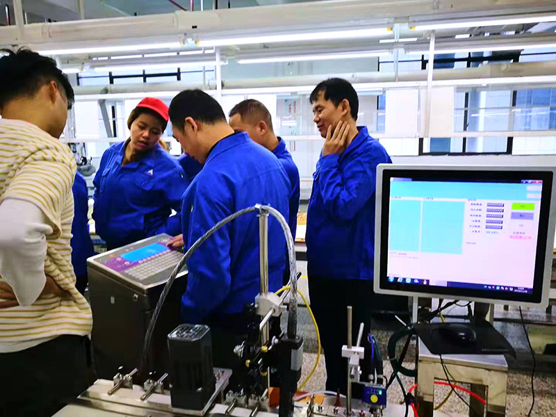 工業(yè)顯示器和普通顯示器相比有哪些區(qū)別