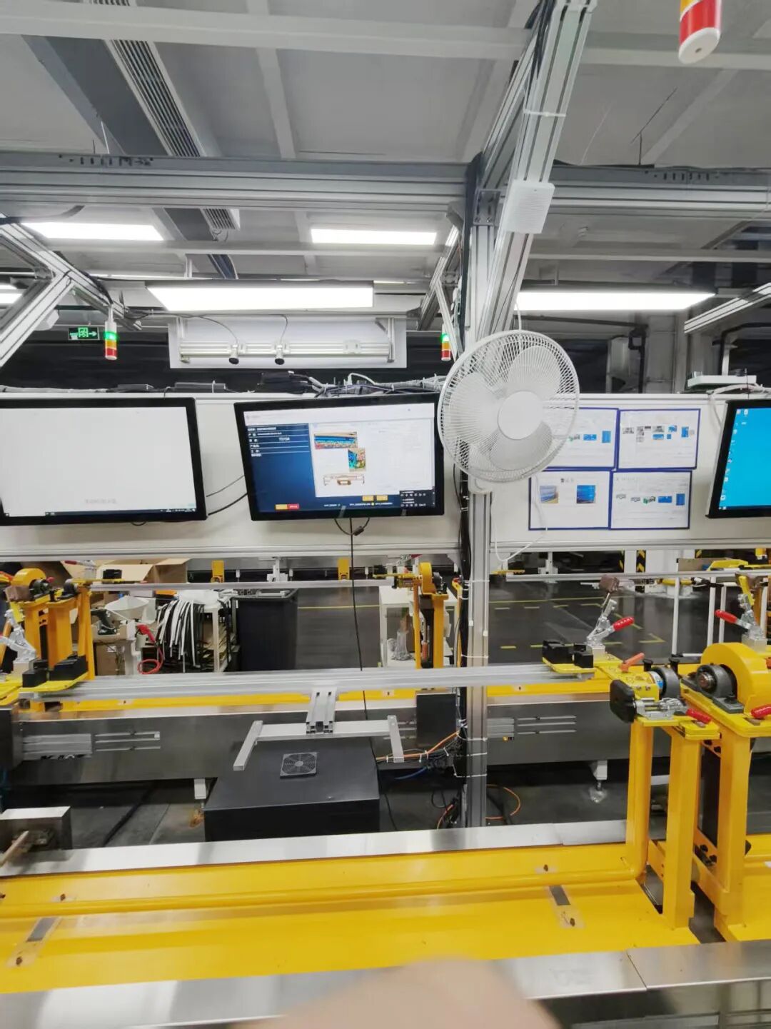 告別紙質工單！工控一體機讓生產線可視化升級