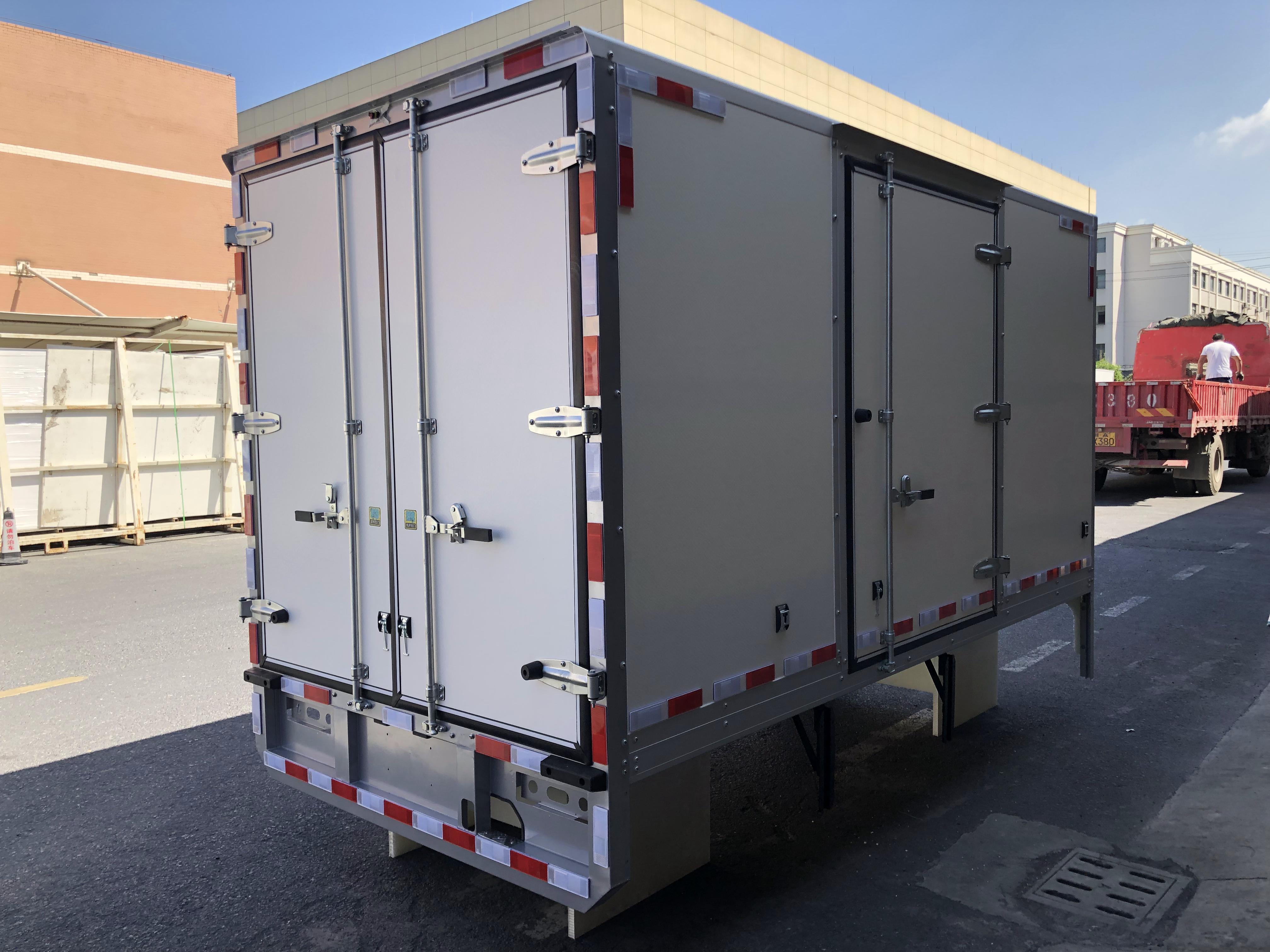 PP蜂窩板生產干貨車廂，讓物流更高效！