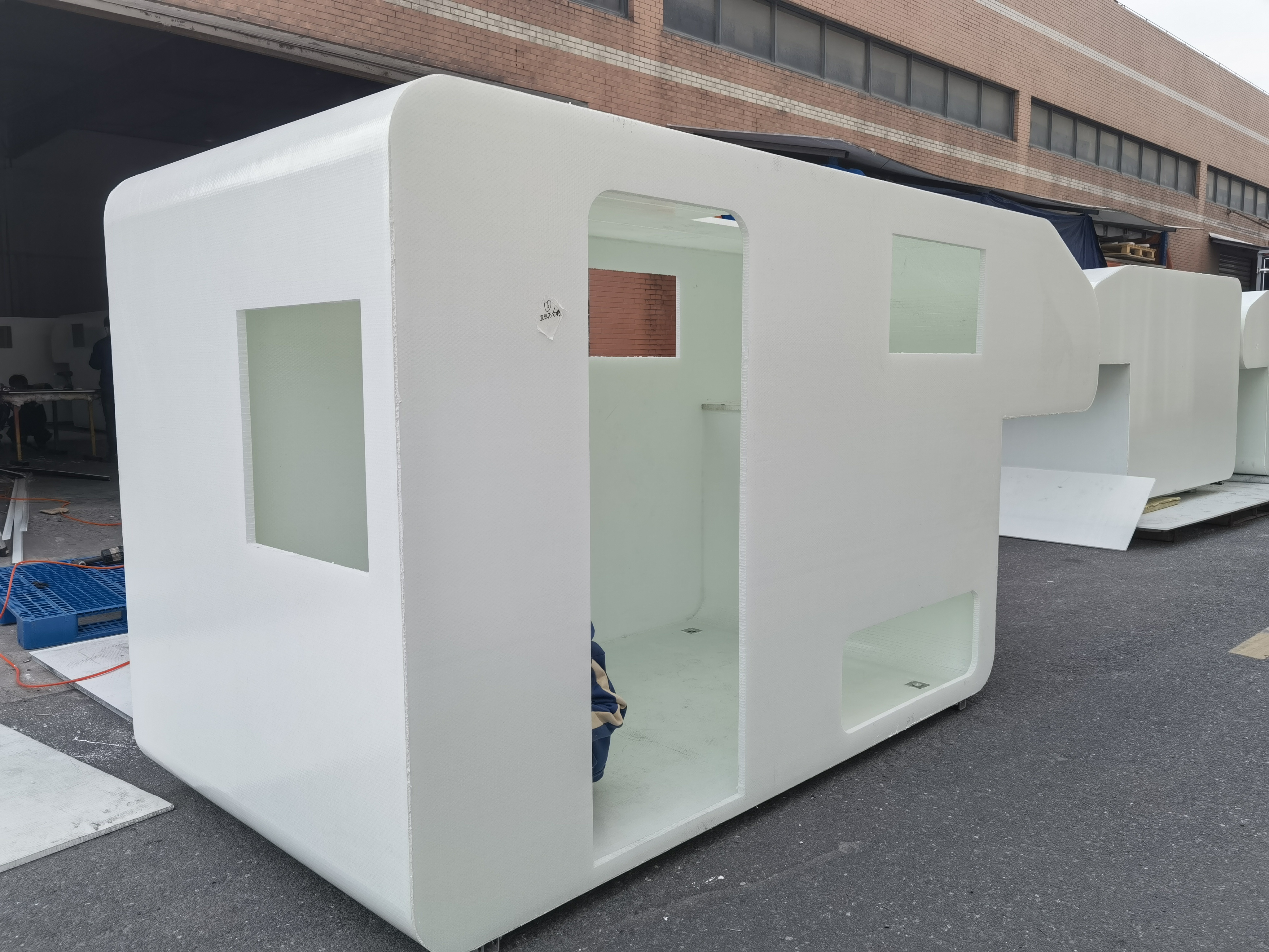 PP蜂窩板-房車建造理想材料，打造舒適自由的移動生活空間