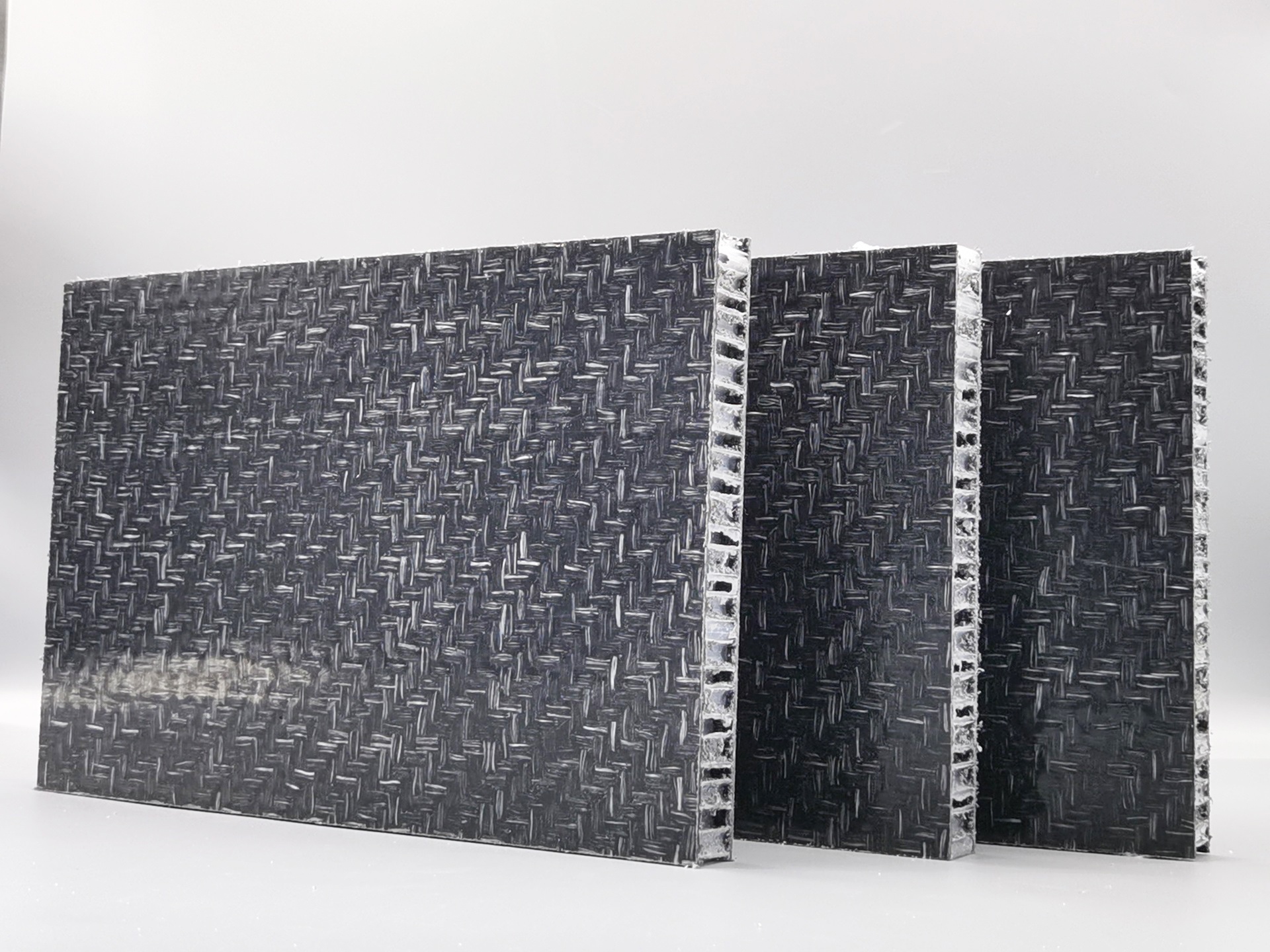 防滑蜂窩板：安全高效的新型地面材料