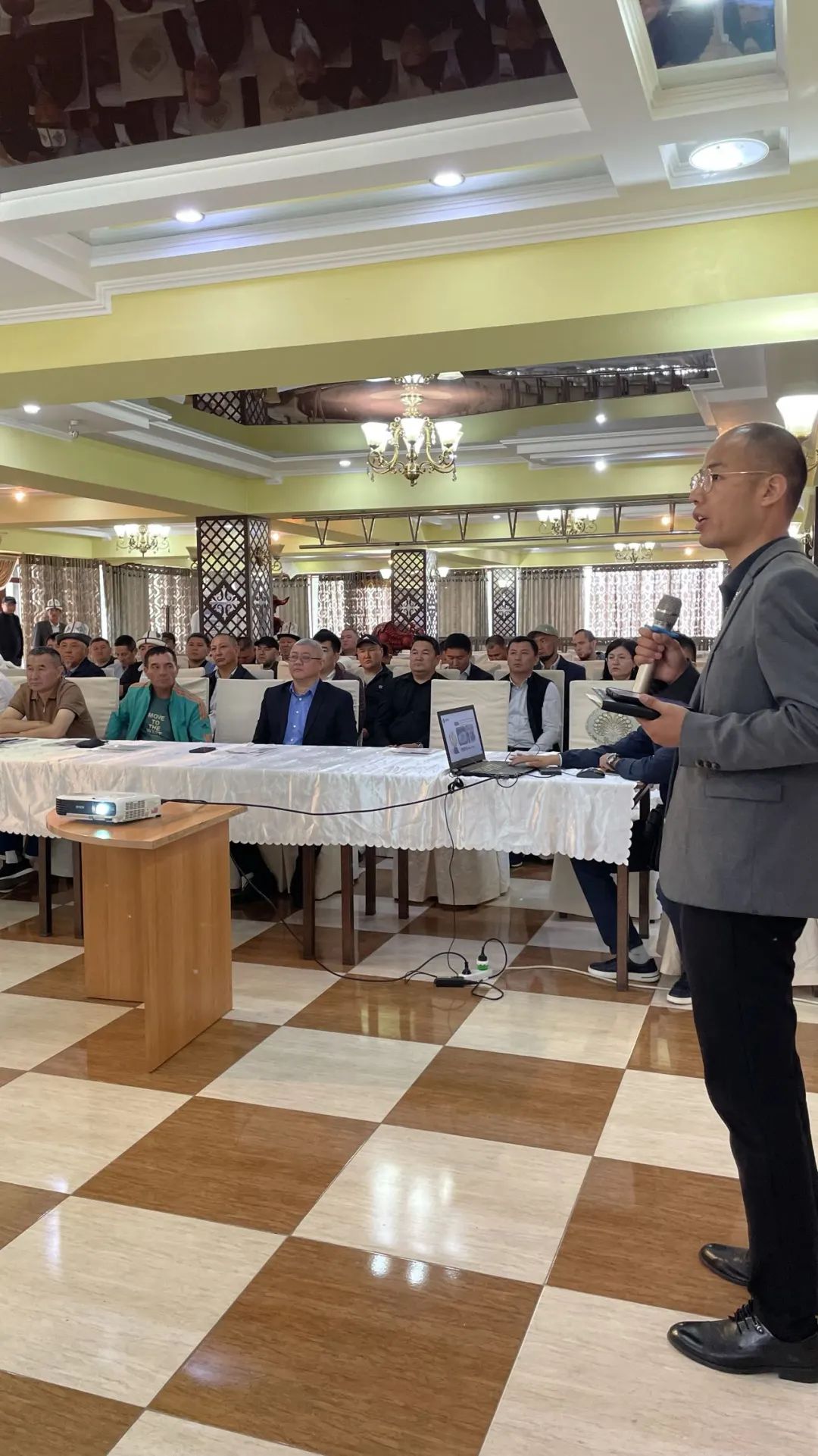 日本人妻与黑人HD