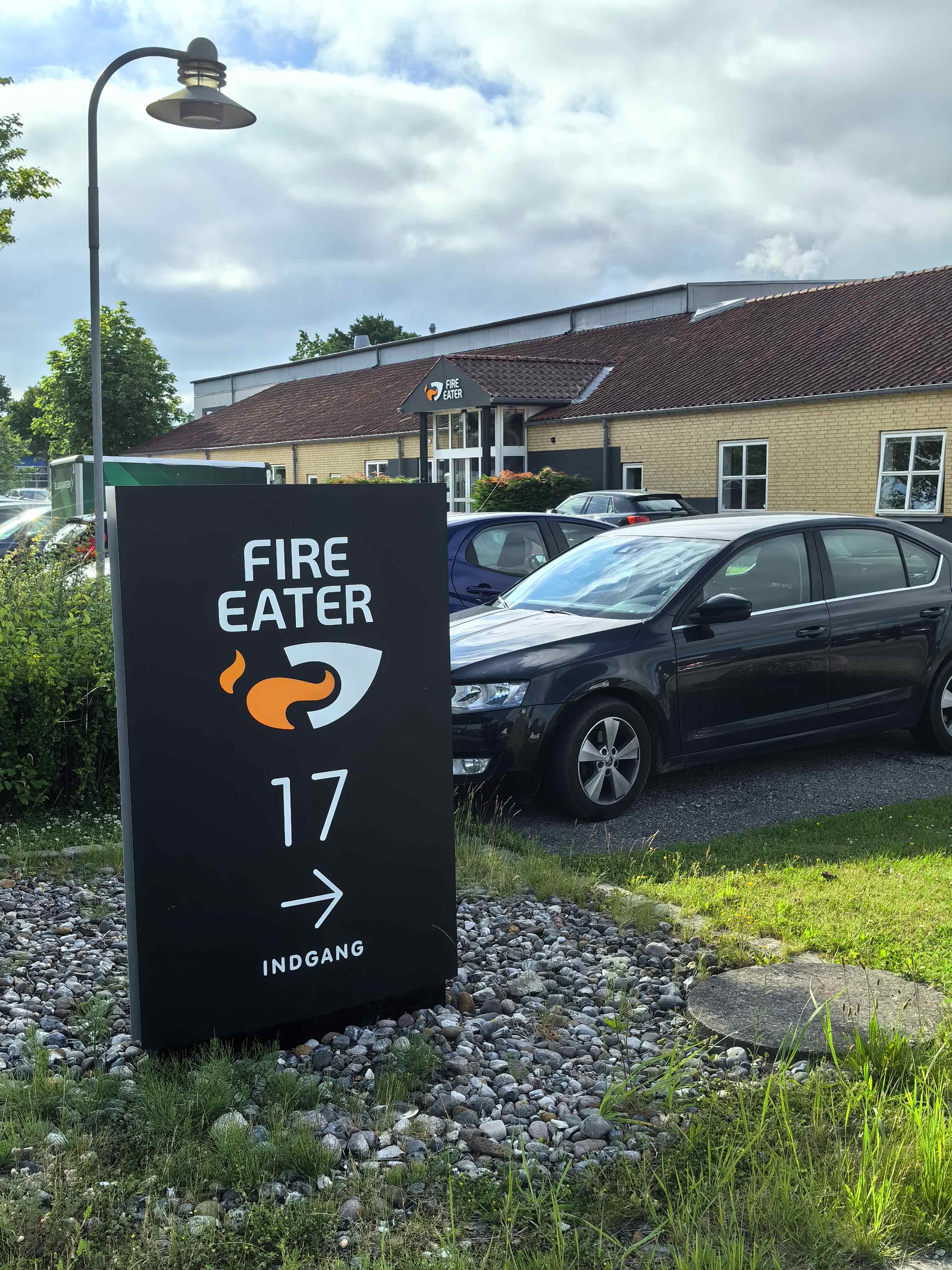 6月阿茨勒到訪丹麥凡易特，與FIREEATER廠家進(jìn)行了深入的技術(shù)交流