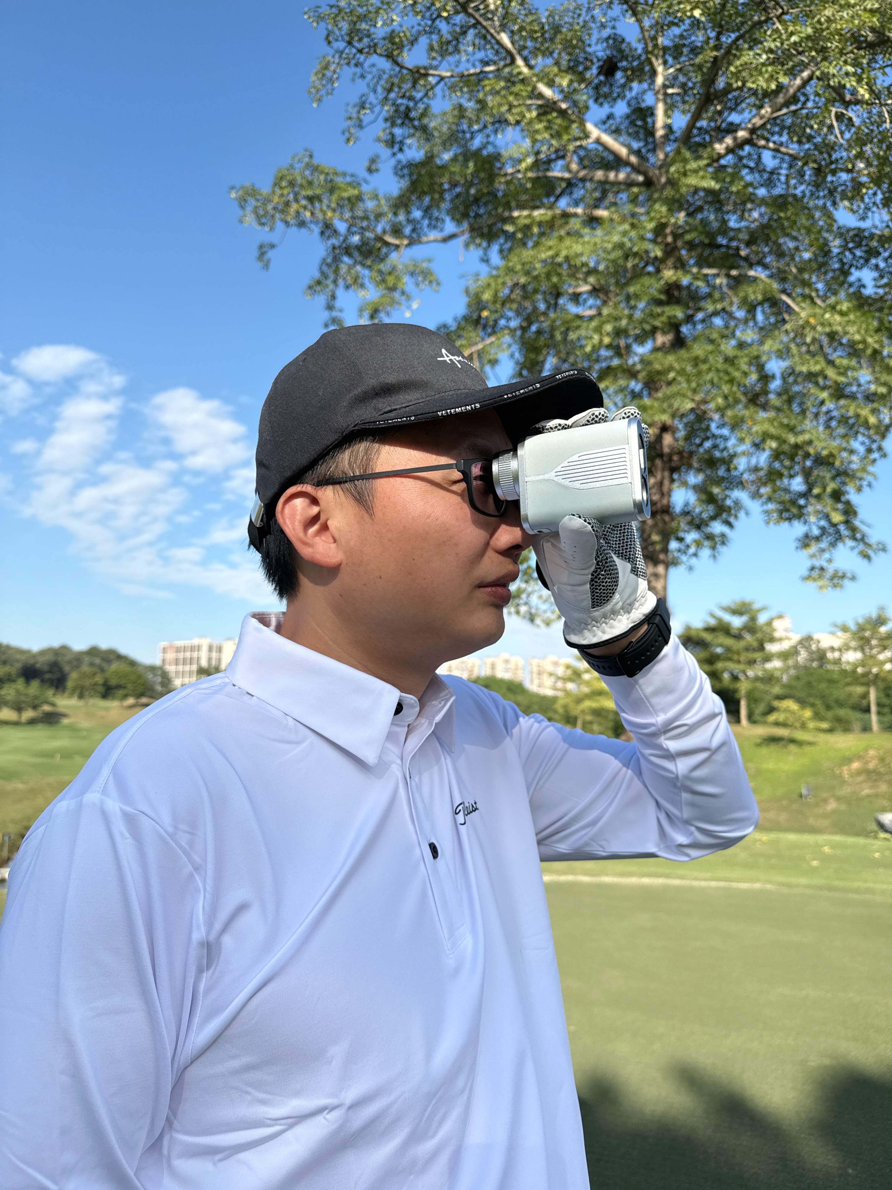 高爾夫球手淚目！V1高爾夫測距儀：從此旗桿再無秘密！