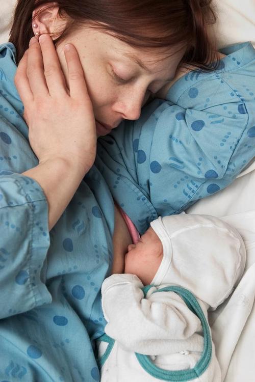 Recommended Breastfeeding Essentials: Make Your Motherhood Journey Easier and More Enjoyable