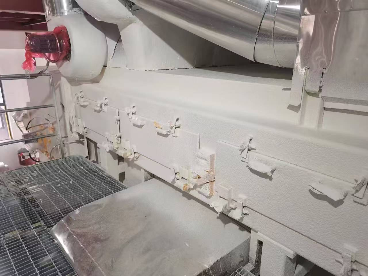 氣凝膠讓電子廠箱體降溫超70℃