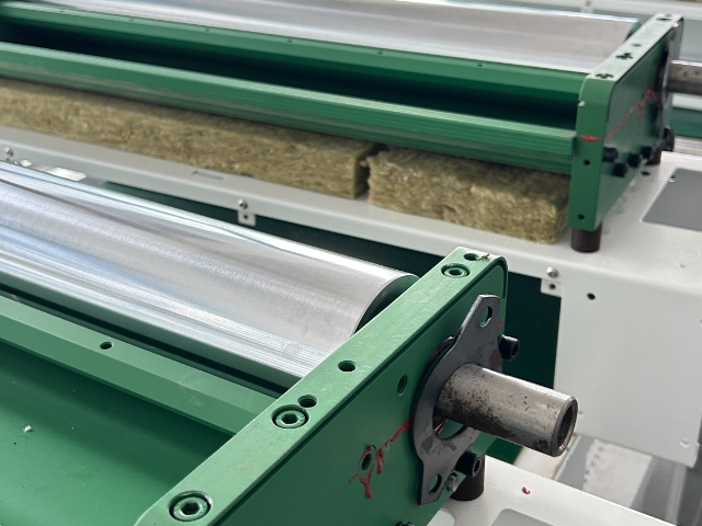 甘肅蜂窩結(jié)構(gòu)材料熱熔膠機參考價 東莞市貿(mào)隆機械制造供應(yīng)