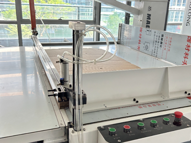 全新珍珠棉切割機(jī)生產(chǎn)廠家電話 東莞市貿(mào)隆機(jī)械制造供應(yīng)