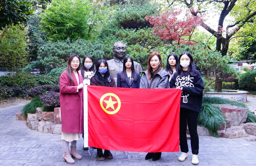 建功新時(shí)代，奮斗正當(dāng)時(shí)