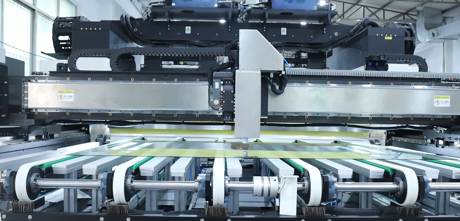 智造煥新｜科洛德激光汽車前擋玻璃切裂線助力行業頭部企業打造加工高效產線