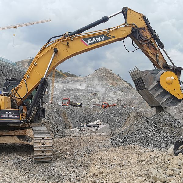 JM1200挖机破碎斗助力南京宁马高速建设