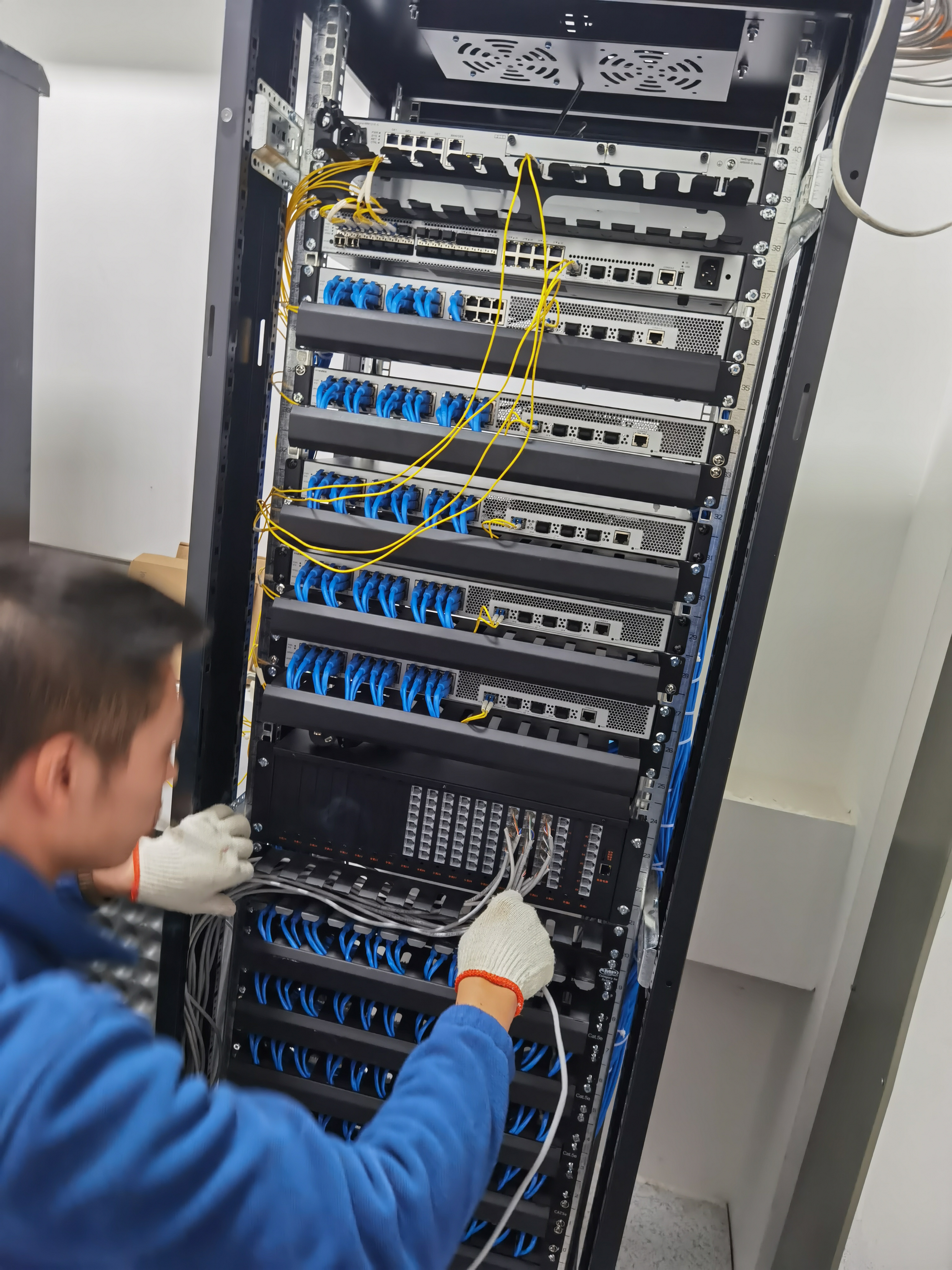成都翔貝科技有限公司順利完成機房施工建設項目