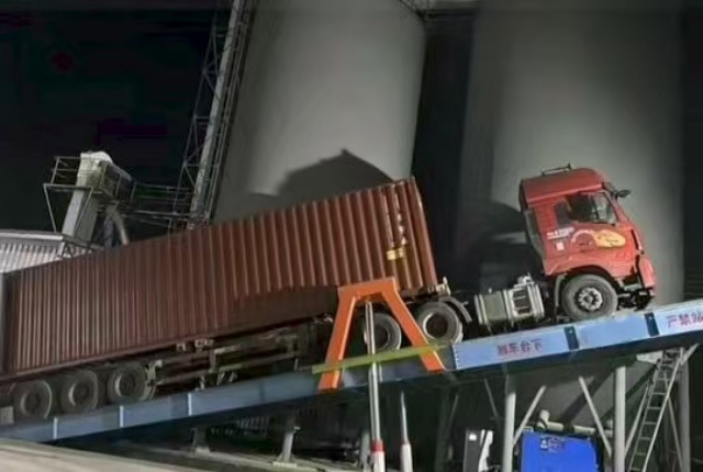 陽泉液壓卸車機(jī)廠家