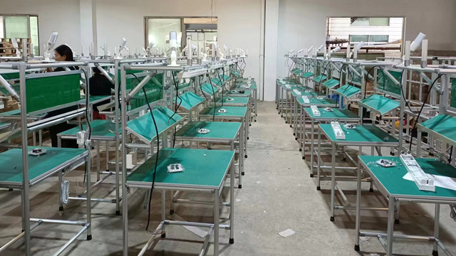 東莞防靜電工作臺(tái)源頭工廠 服務(wù)為先 唯杰自動(dòng)化設(shè)備科技供應(yīng)