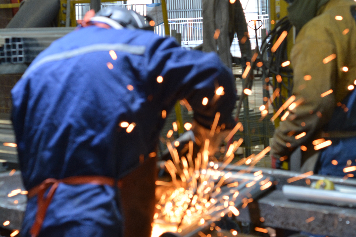 仿木紋欄桿專業生產廠家,欄桿