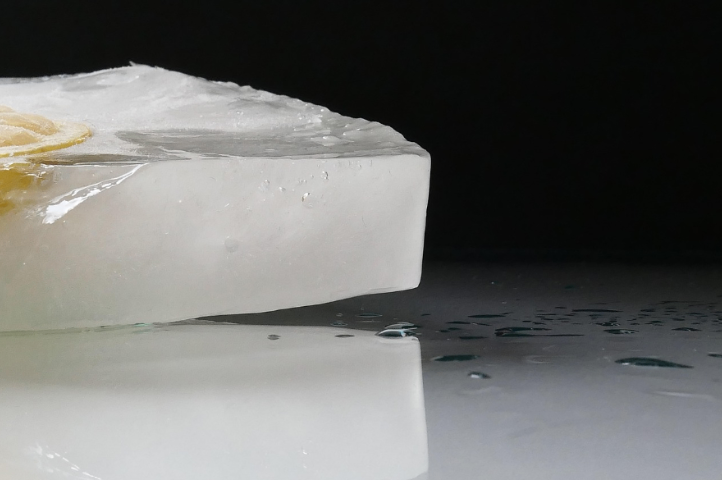 無錫學(xué)校降溫冰塊批發(fā)定制 昆山市裕實制冰供應(yīng)