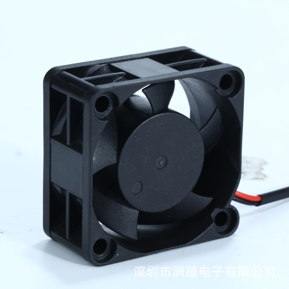 靜穩(wěn)長續(xù)航，散熱更靠譜——潤疆無刷散熱風(fēng)扇