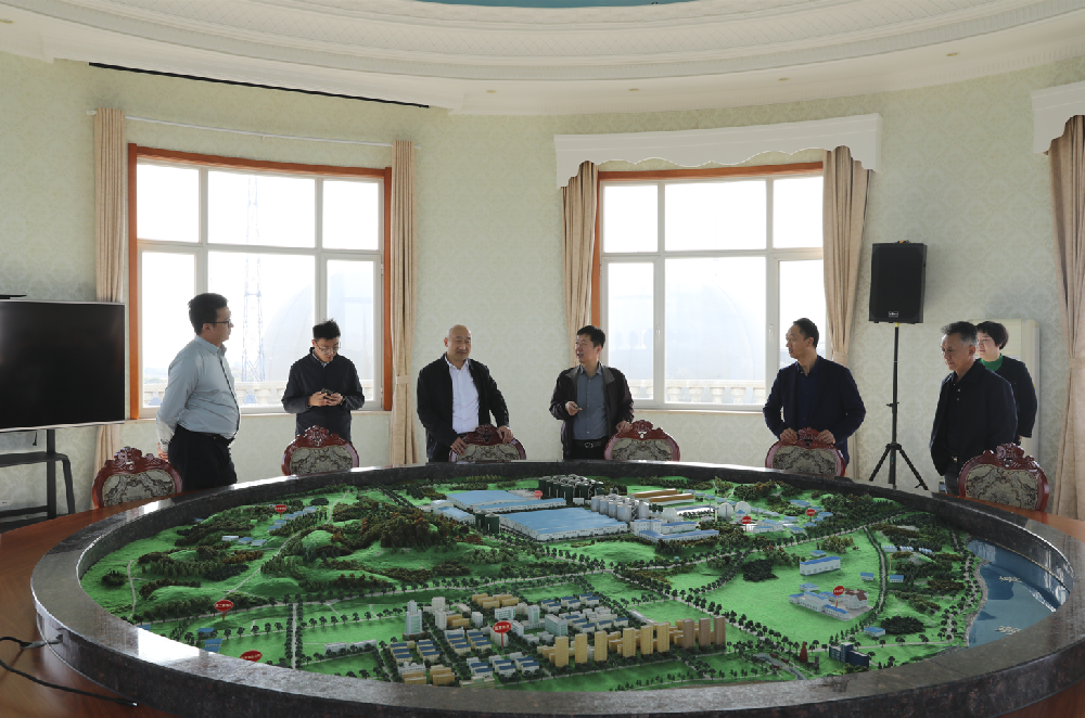 北京凱德現(xiàn)代農(nóng)業(yè)科技研究院院長(zhǎng)李繼凱、省農(nóng)業(yè)農(nóng)村廳綠色發(fā)展處相關(guān)領(lǐng)導(dǎo)一行到我公司參觀(guān)調(diào)研