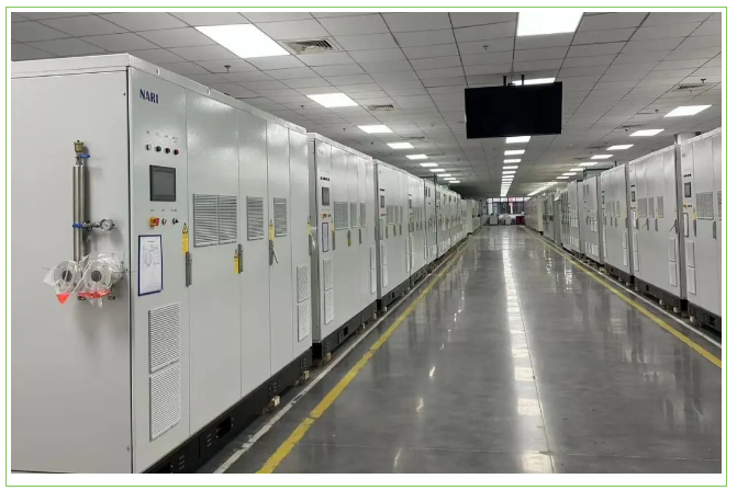 儲能柜散熱風扇的選型與技術差異