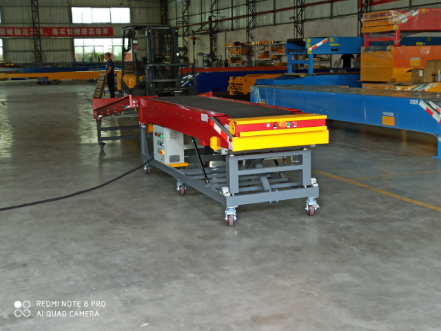 雙節(jié)迷你伸縮式皮帶輸送機費用 廣東佳德自動化設(shè)備供應(yīng)