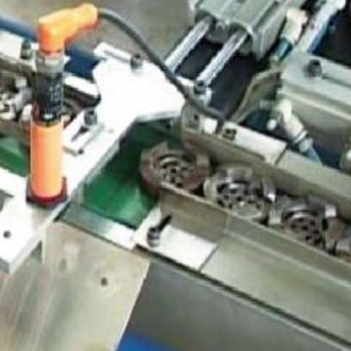 精整壓機(jī)自動(dòng)送料裝置