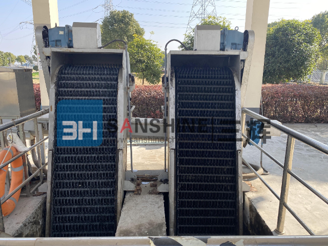 四川循環(huán)耙齒格柵機定制 來電咨詢 無錫三輝環(huán)保裝備供應