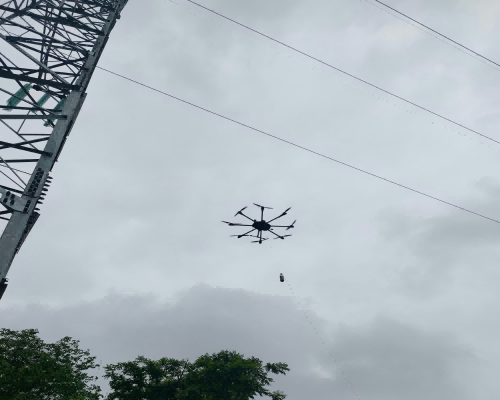 多旋翼无人机助力山区高压输电线路高效架线案例