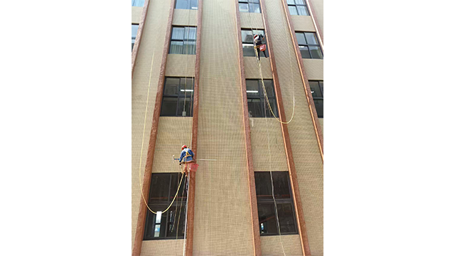 深圳龍崗區(qū)專業(yè)外墻清洗多少錢一天 廣州誠創(chuàng)清潔供應(yīng)