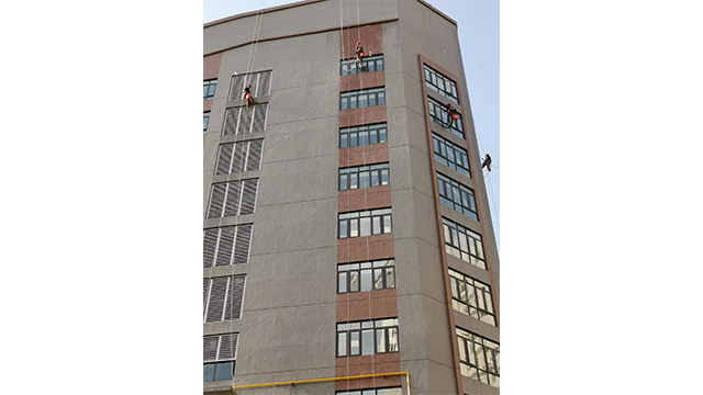 深圳龍崗區(qū)玻璃外墻清洗公司哪家好 廣州誠創(chuàng)清潔供應(yīng);