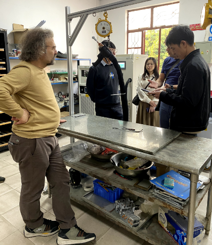 俄羅斯外商朋友簽購偉迪生感應釬焊機設備