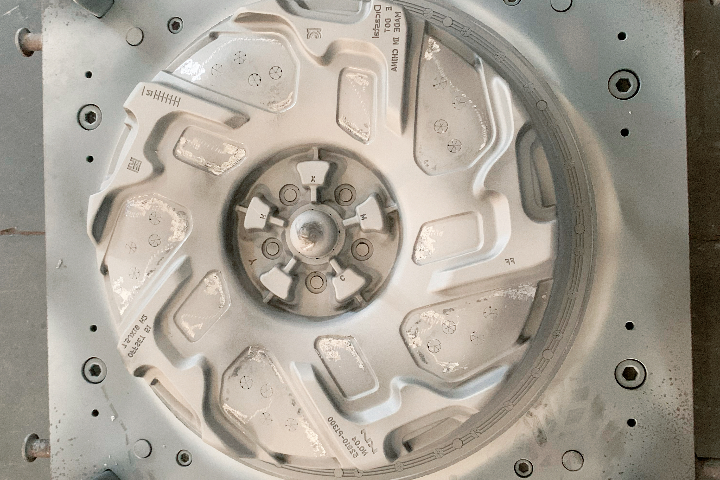 新疆硅膠產(chǎn)品激光鐳雕機(jī)價(jià)格 汨恩智能設(shè)備供應(yīng);