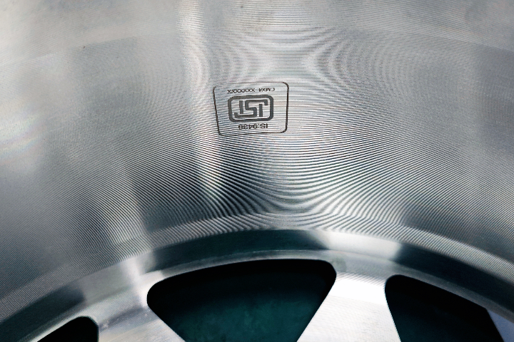 電子外殼激光鐳雕優(yōu)勢(shì) 汨恩智能設(shè)備供應(yīng)