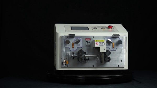 MAX1-4S（觸摸屏四輪25平方剝線機）