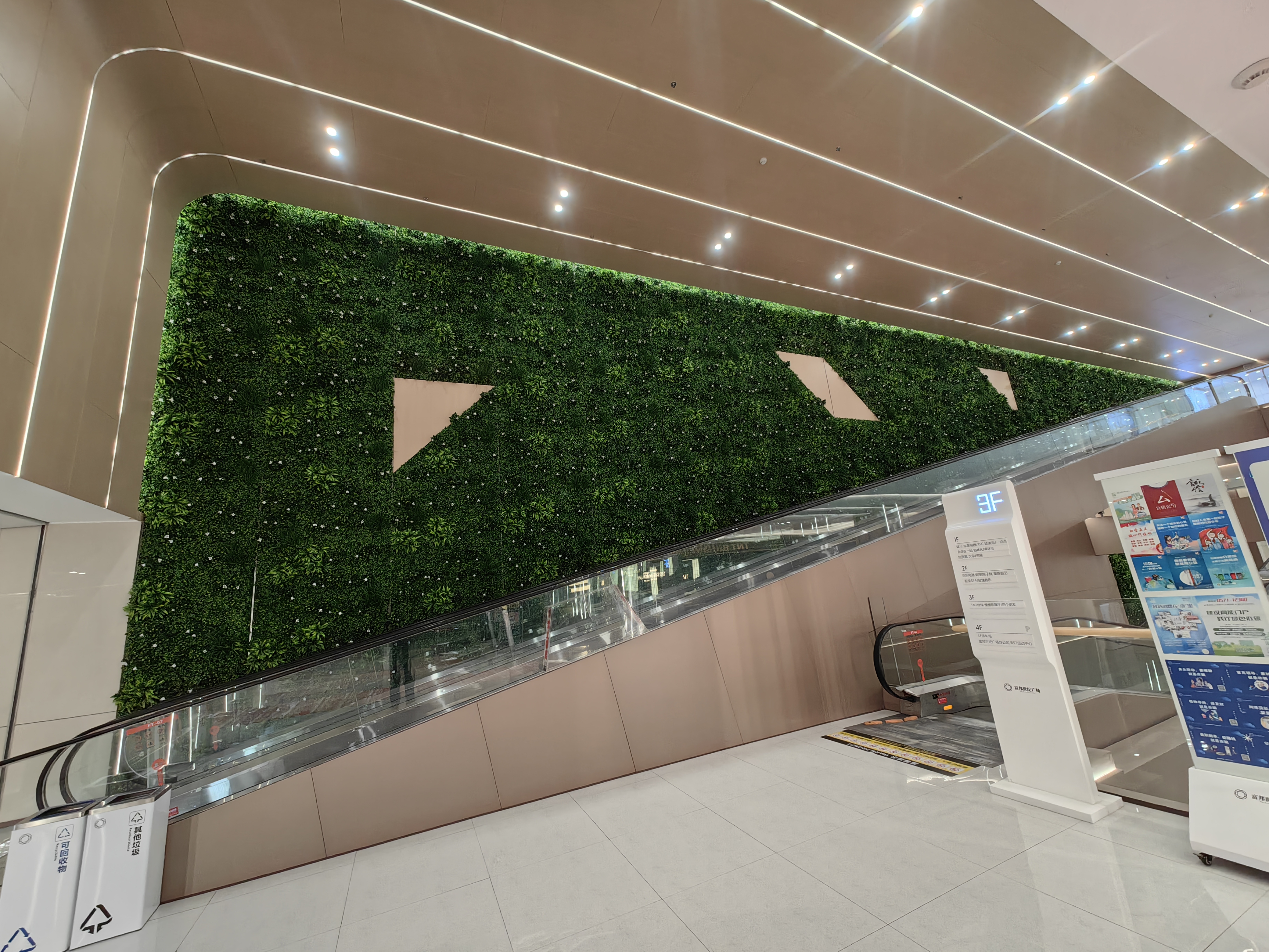 仿真植物墻助力城市商業(yè)空間美學(xué)賦能