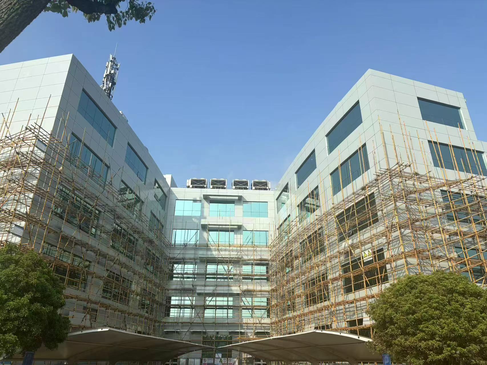 上海崇明島大樓外墻鋁塑板翻新