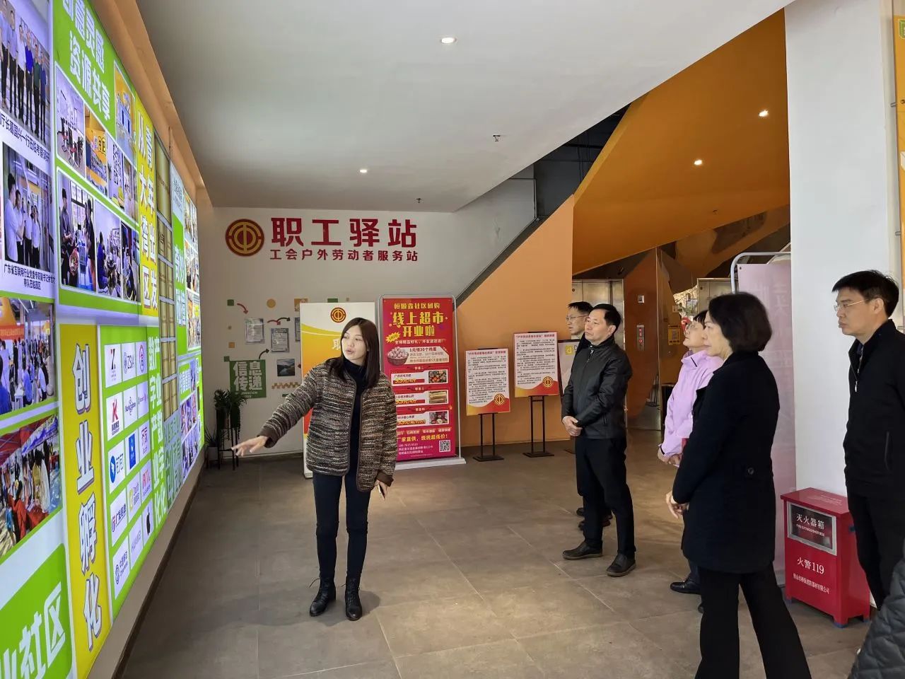 市关工委和市人社一行莅临抖圈立异港调研指导