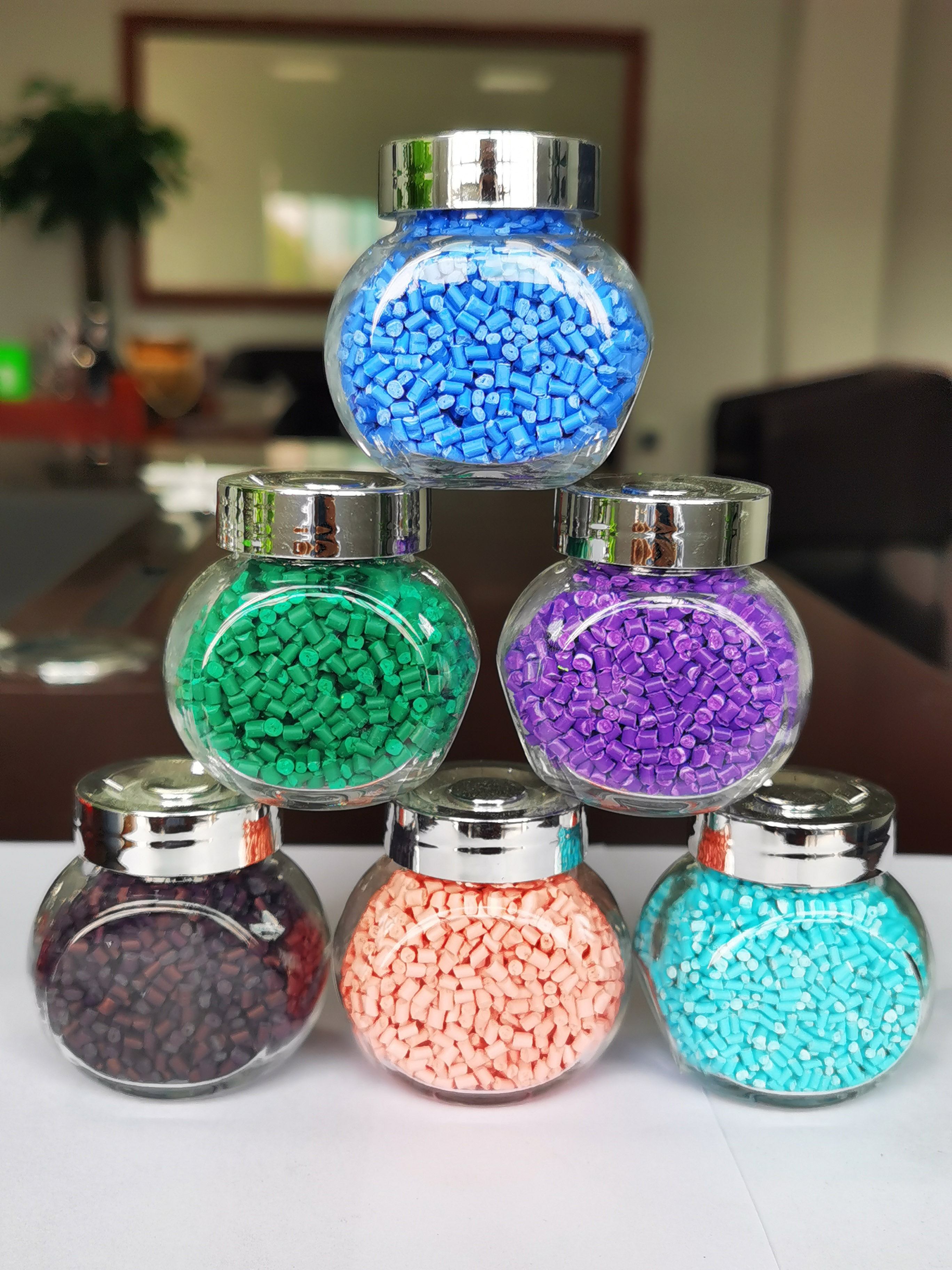 師傅駐場調(diào)色彩色色母粒:精湛技藝與色彩藝術(shù)的完美融合