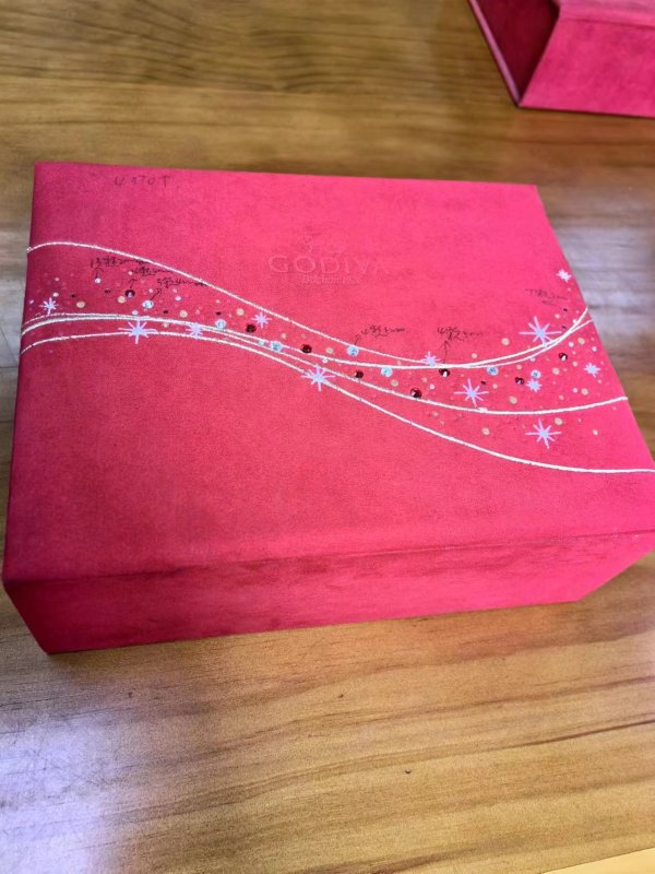 如何讓你的產(chǎn)品更上檔次？加上刺繡，馬上高級起來。