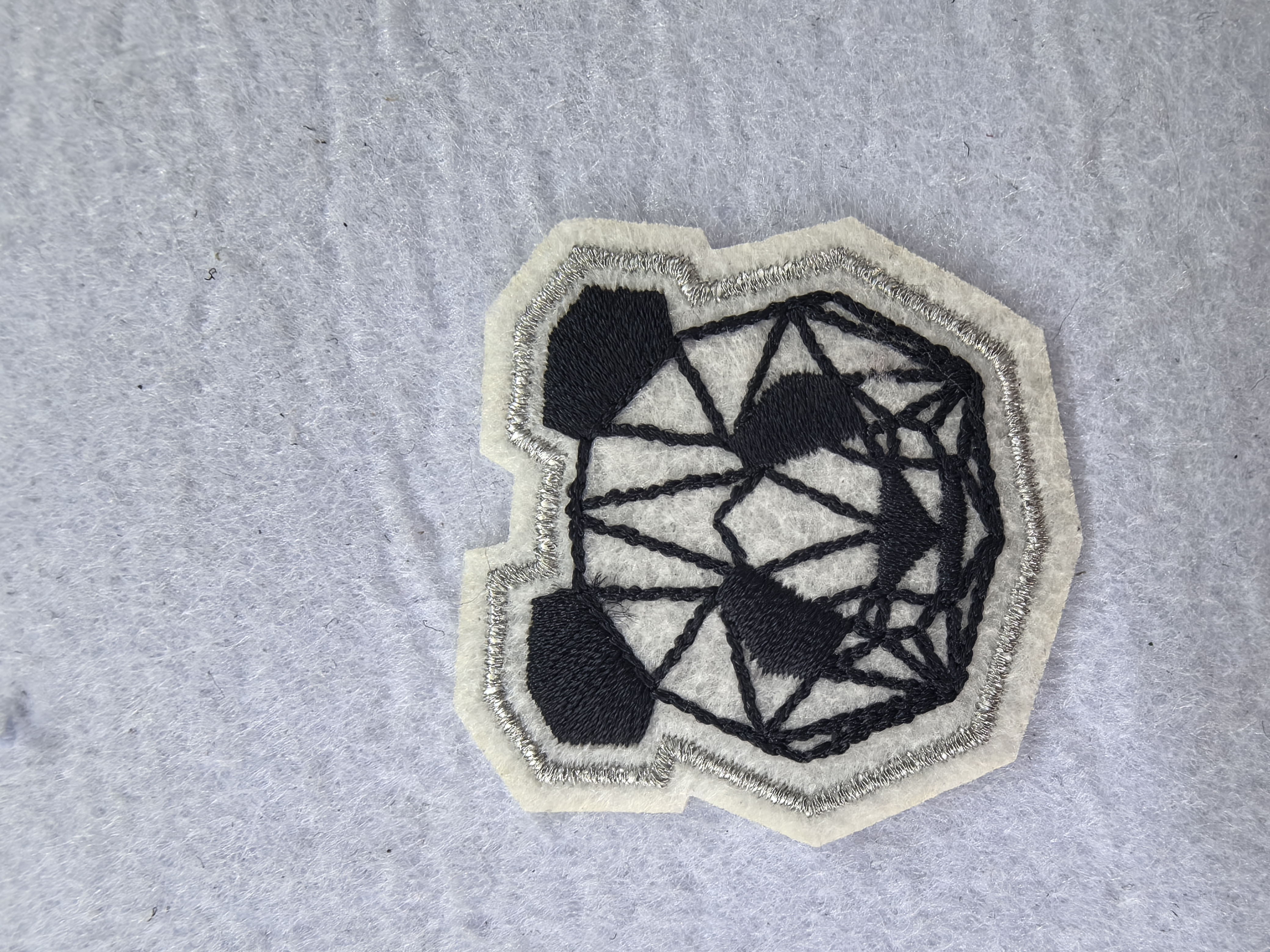 絨布刺繡標(biāo)