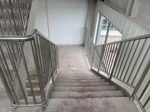 松江區(qū)專業(yè)欄桿扶手護(hù)欄 歡迎來電 上海市常鵬金屬制品供應(yīng)